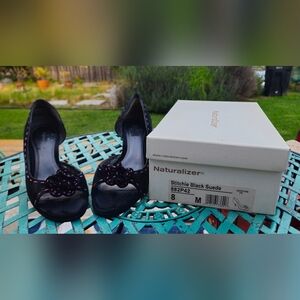 Naturalizer Size 8 Stitched Heels